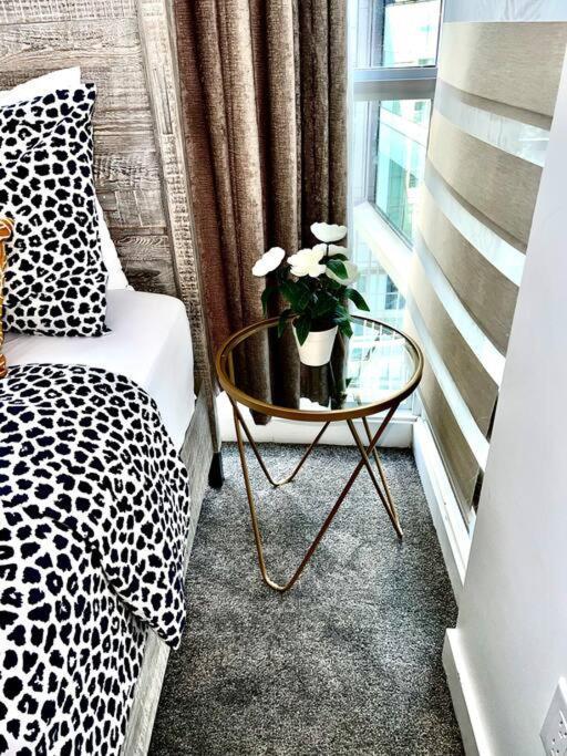 Stunning Condo Wit Amazing View 5Mins From Cntower Toronto Ngoại thất bức ảnh