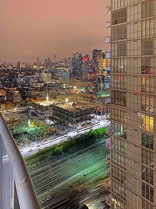 Stunning Condo Wit Amazing View 5Mins From Cntower Toronto Ngoại thất bức ảnh